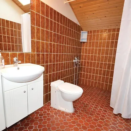 Pet Friendly In With Kitchen