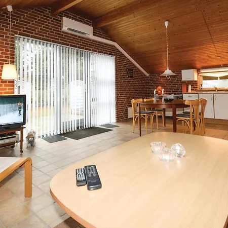 Σπίτι διακοπών Three-bedroom In *