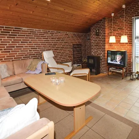 Pet Friendly In With Kitchen Holiday home